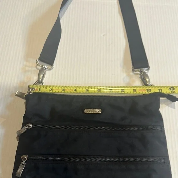 Baggallini Black Crossbody Bag w 4 front zippers back pocket adjustable strap - Picture 3 of 14